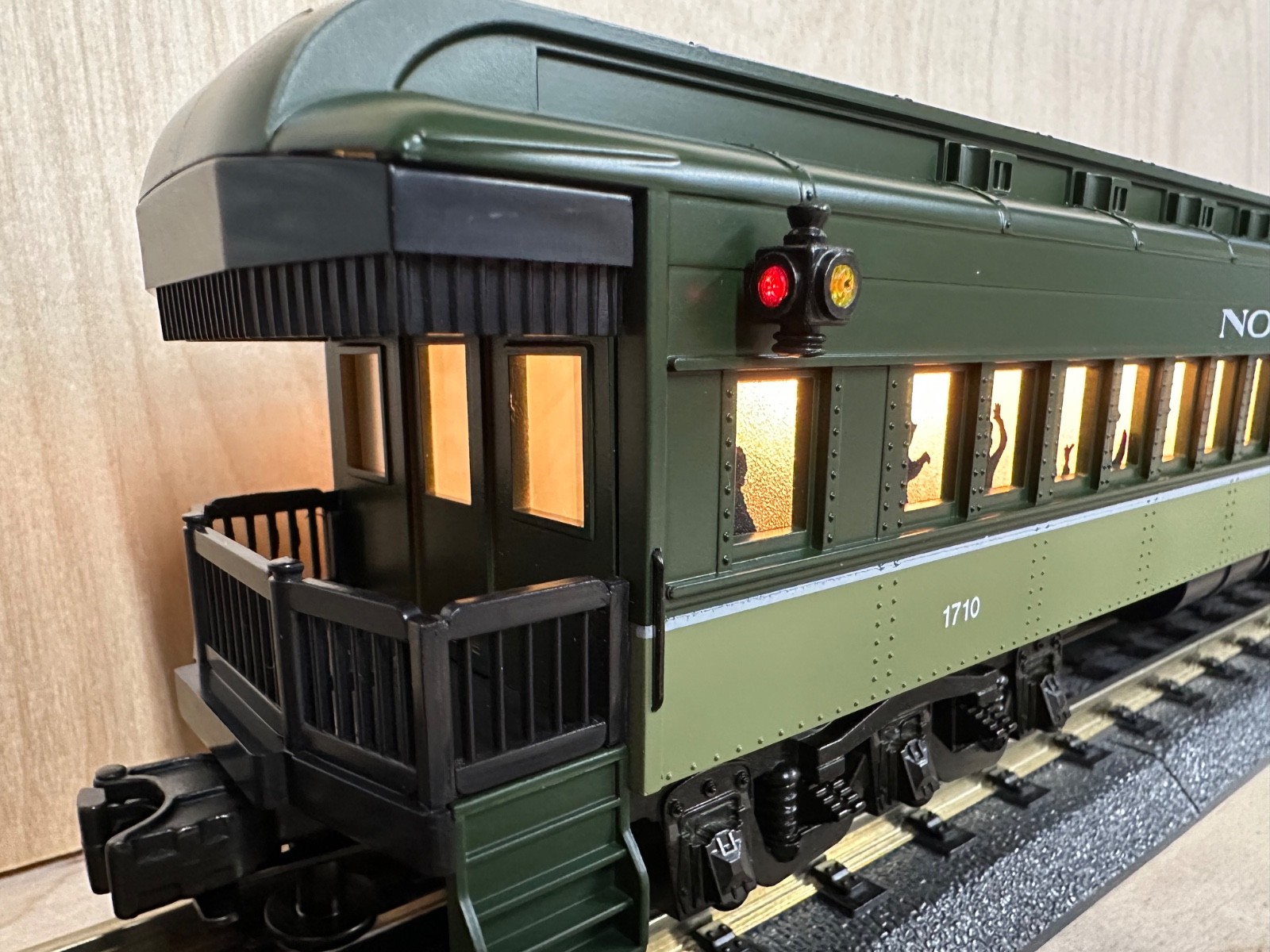 O Scale 3 Rail MTH MT-4014 Northern Pacific 5 Car 70’ Passenger Set Brand New