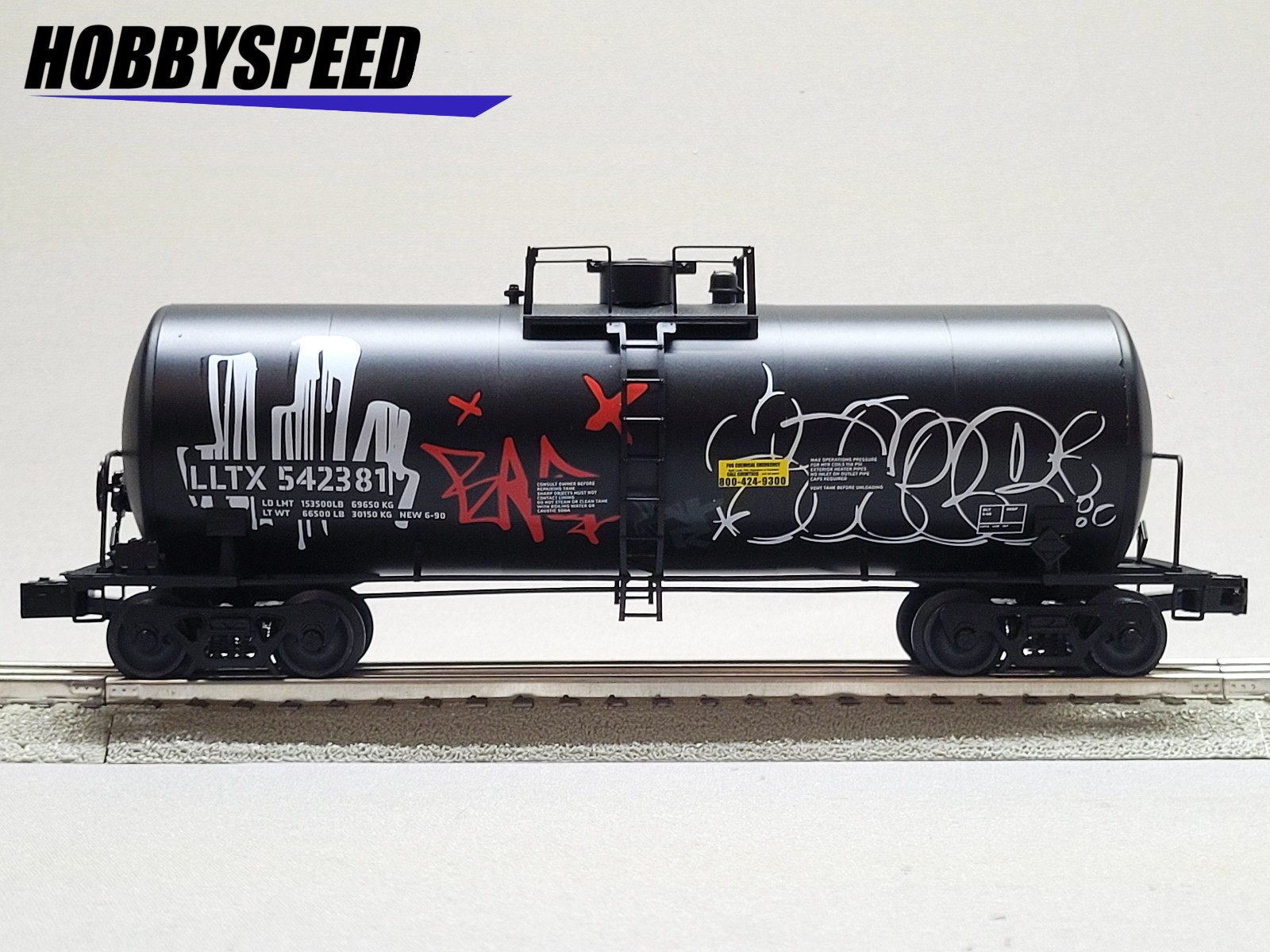 LIONEL LLTX GRAFFITI 40′ TANK CAR #542381 O GAUGE tanker freight 2542381 NEW
