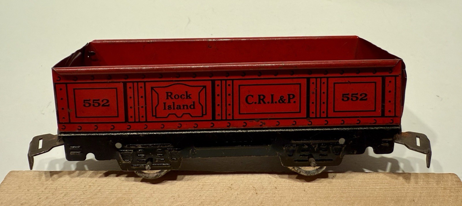 Marx 552 C. R. I. & P. Red Metal Gondola – 4 Wheel with Tab & Slot Couplers