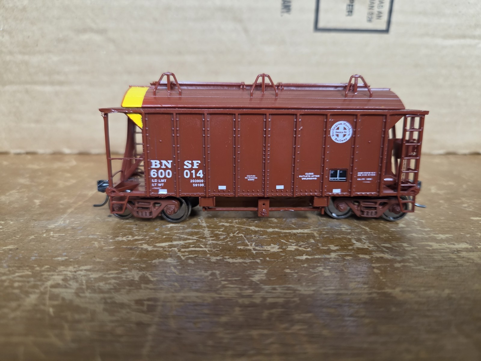 BNSF HOODED ORE CAR #600014