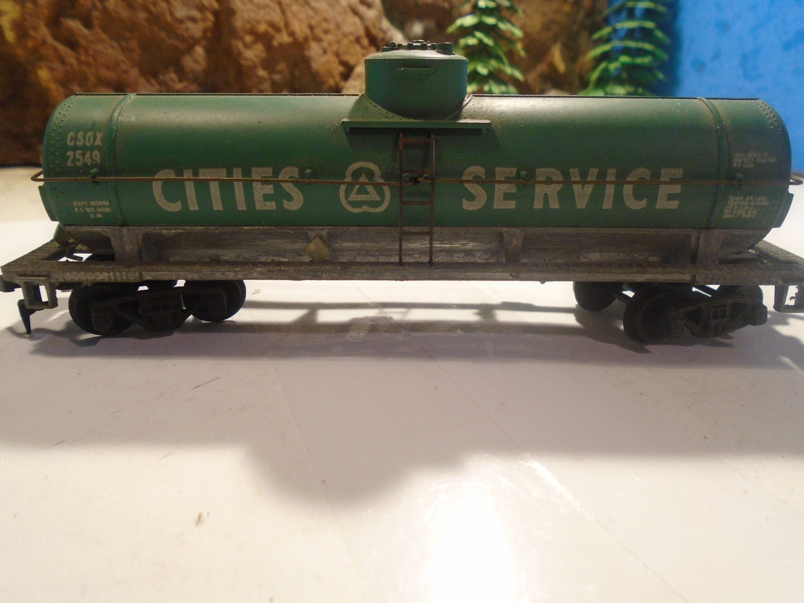 HO SCALE VINTAGE DIECAST VINTAGE CITIES SERVICE TANK CAR CSOX 2549, 5-107-4-5