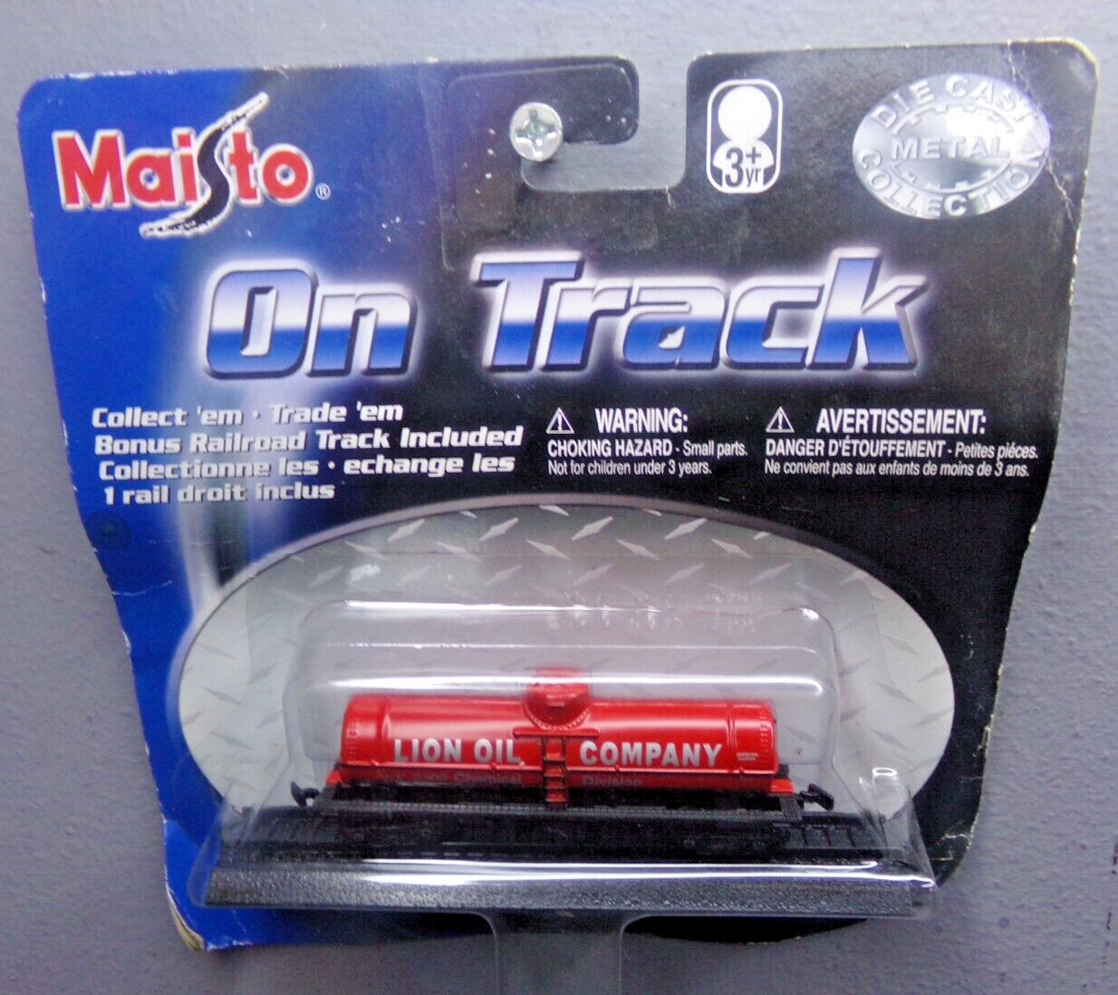 MAISTO ON TRACK DIECAST & PLASTIC LION OIL COMPANY SINGLE DOME TANK CAR