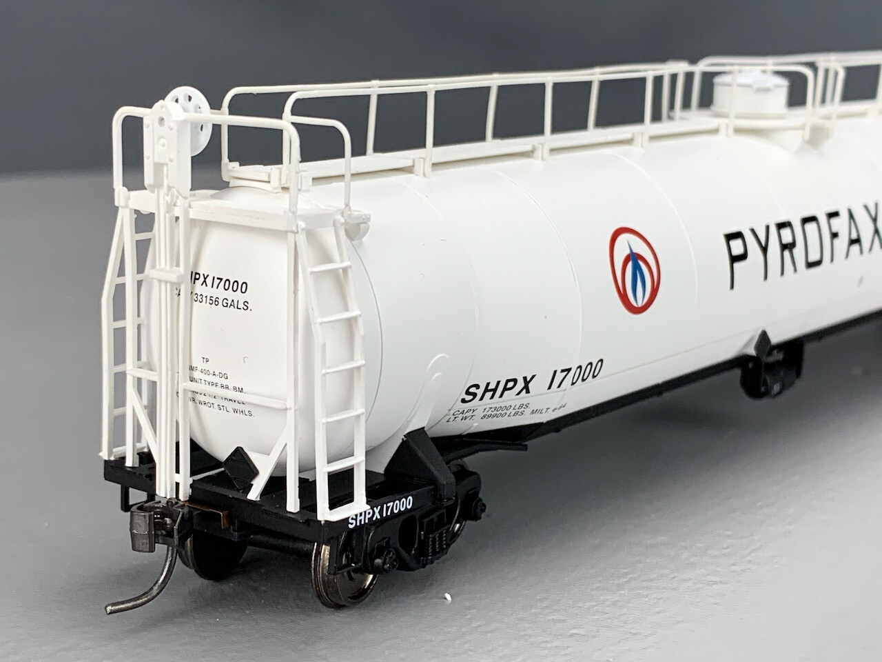 HO Atlas 1728-1 ACF 33k Gallon Tank Car Pyrofax SHPX 17000 HO4012