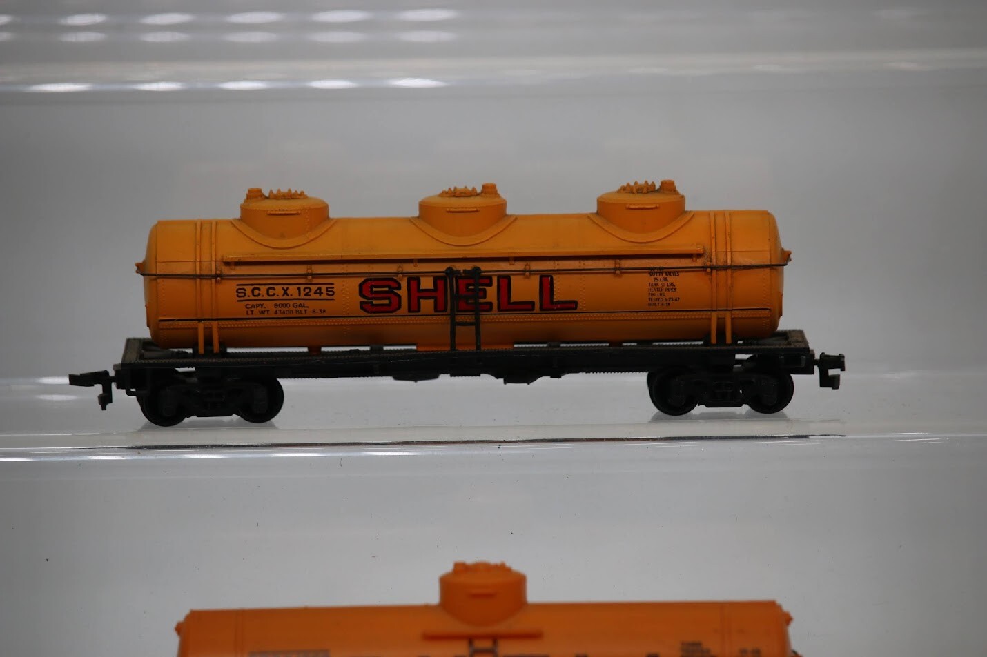 HO SCALE SHELL S.C.C.X. #1245 (2)3-DOME TANK CAR & 1-Dome, #1260 YELLOW TANK CAR