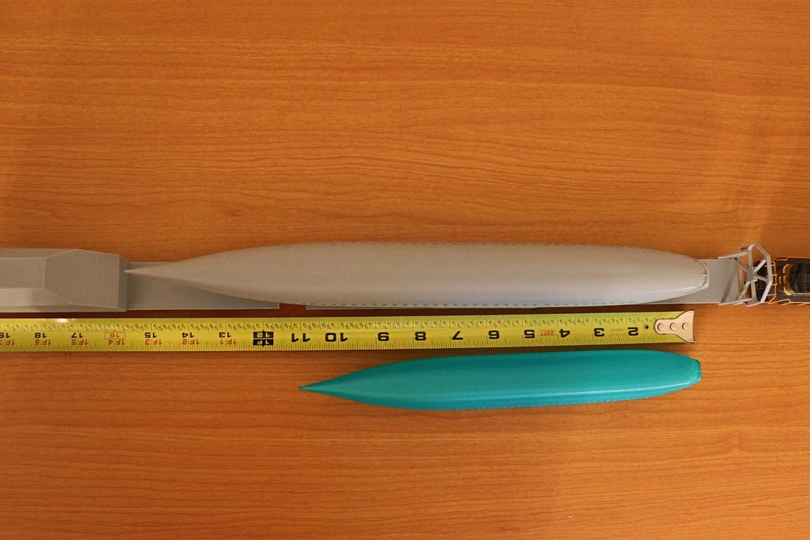 HO Scale Boeing 737 Fuselage and Cargo 11″ or 15.25″