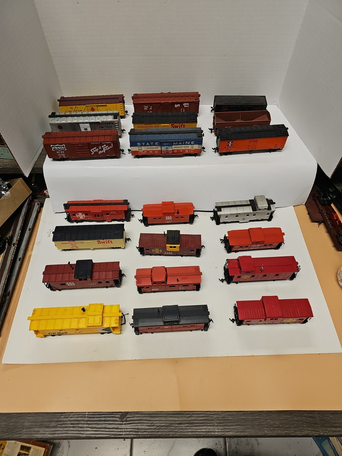 HO Scale Lot of 21 Mixed Caboose & Box Car, Tyco, Life-Like, Lima,Tri-ang More