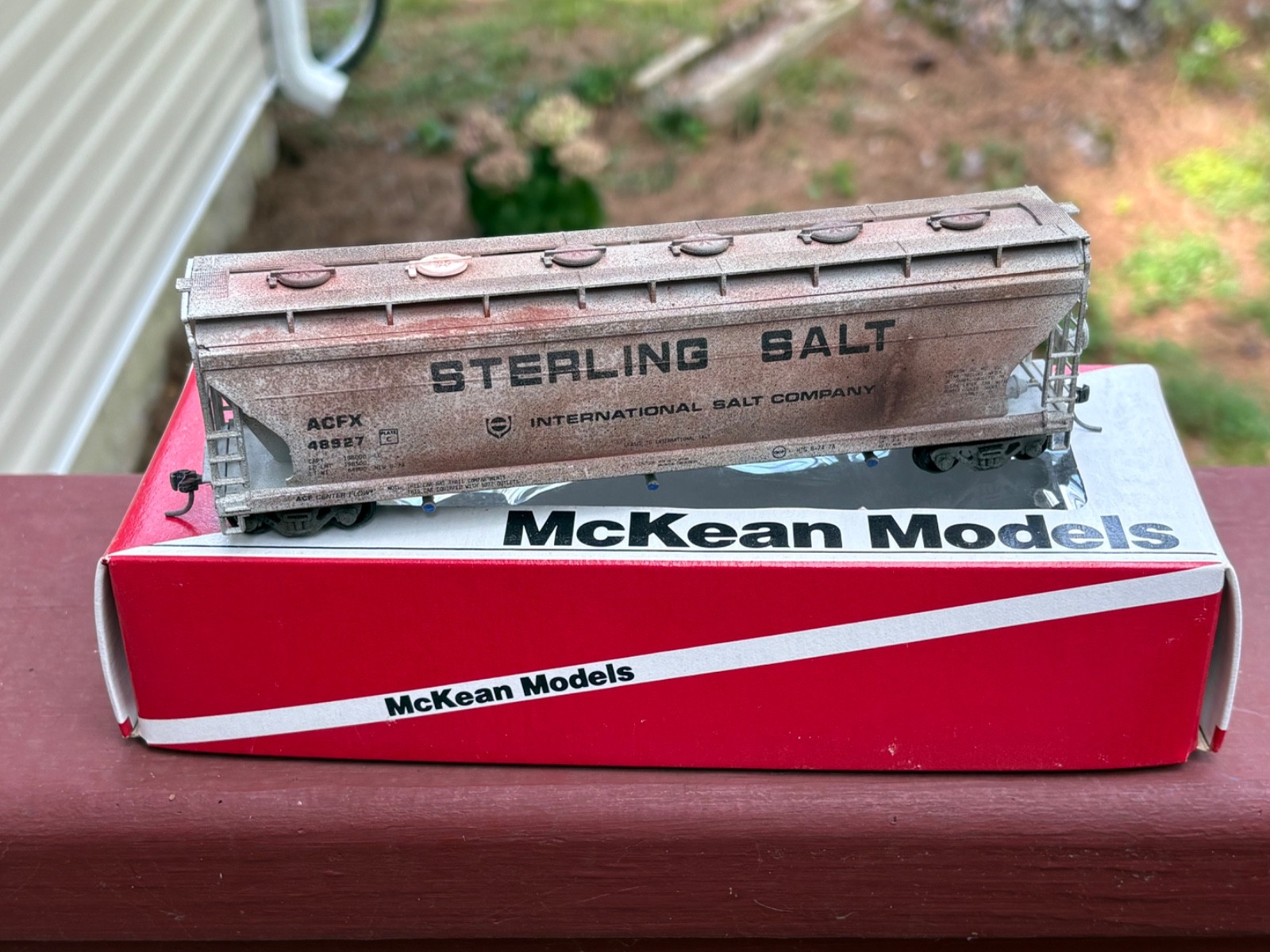 McKean Models Sterling Salt (ACFX) ACF Covered Hopper Weathered #48927