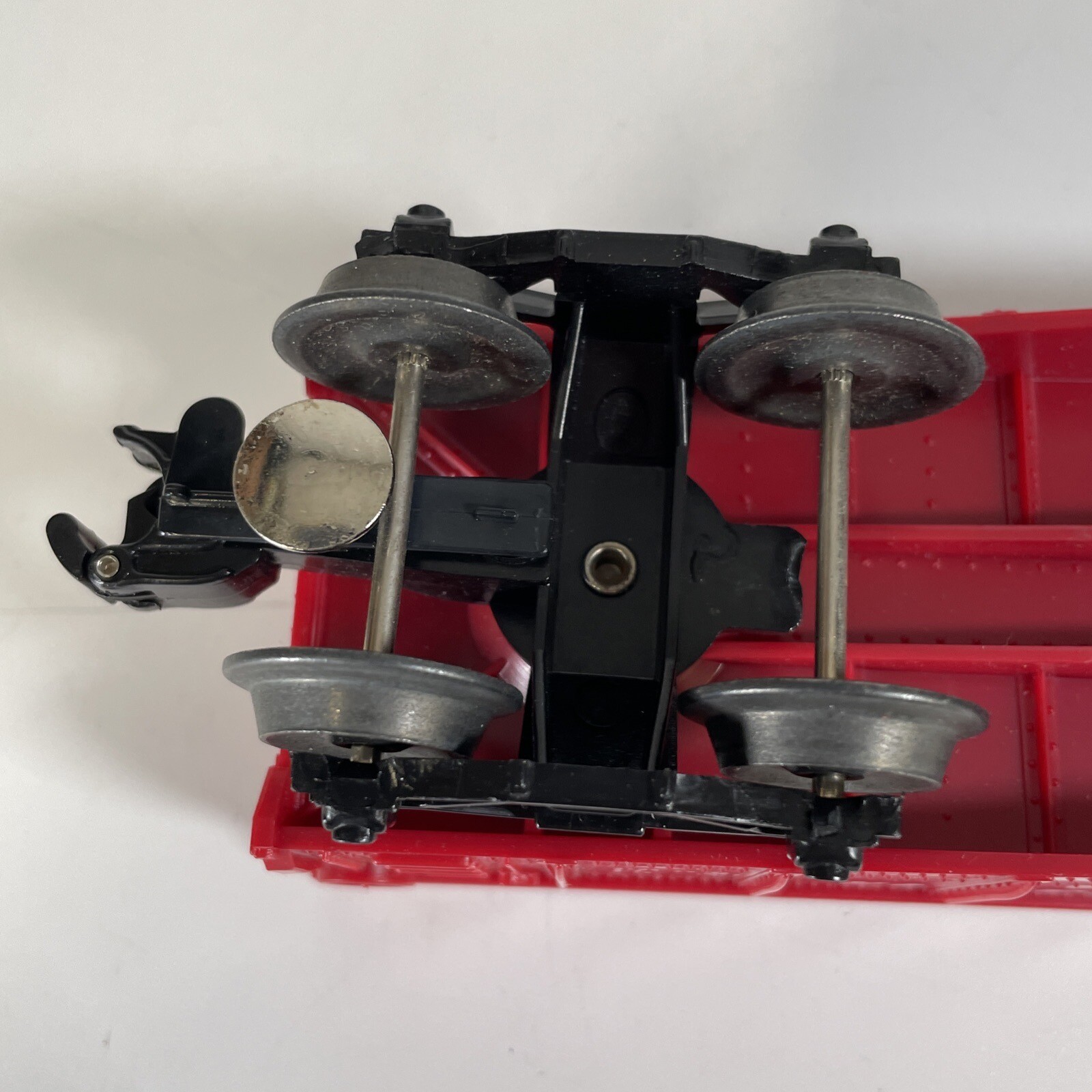 Lionel 0/027 42′ Rail Blazer 16304 Railroad Gondola with Operating Coupler
