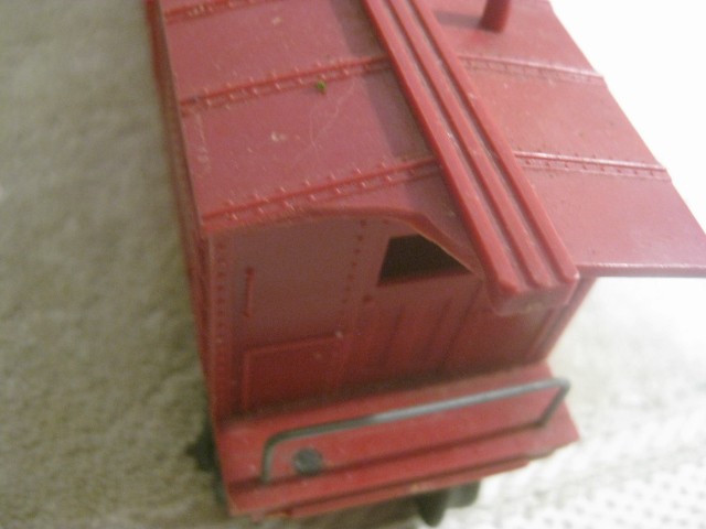 Marx AT&SF Maintenance of way Work Caboose – Tuscan Red – 8 wheel (READ)