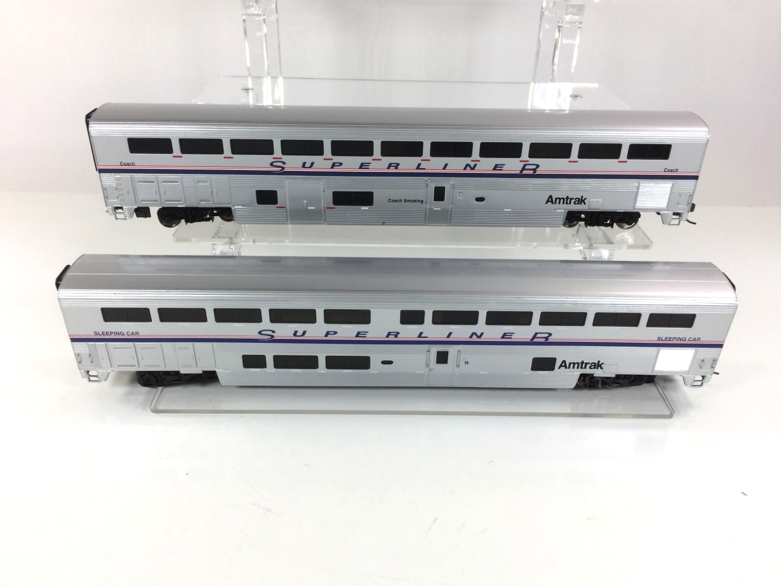 Walthers HO932-908 Amtrak Auto Train Two Car Set Deluxe Sleeper/Converted Lounge