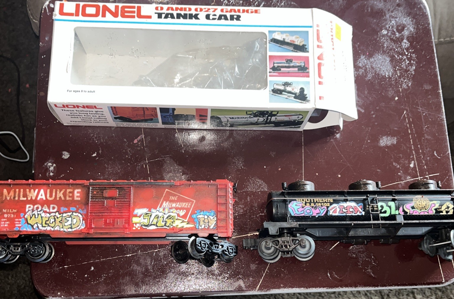 Lionel O27 Custom graffiti + Weathered Lot Of (2) Rolling Stock