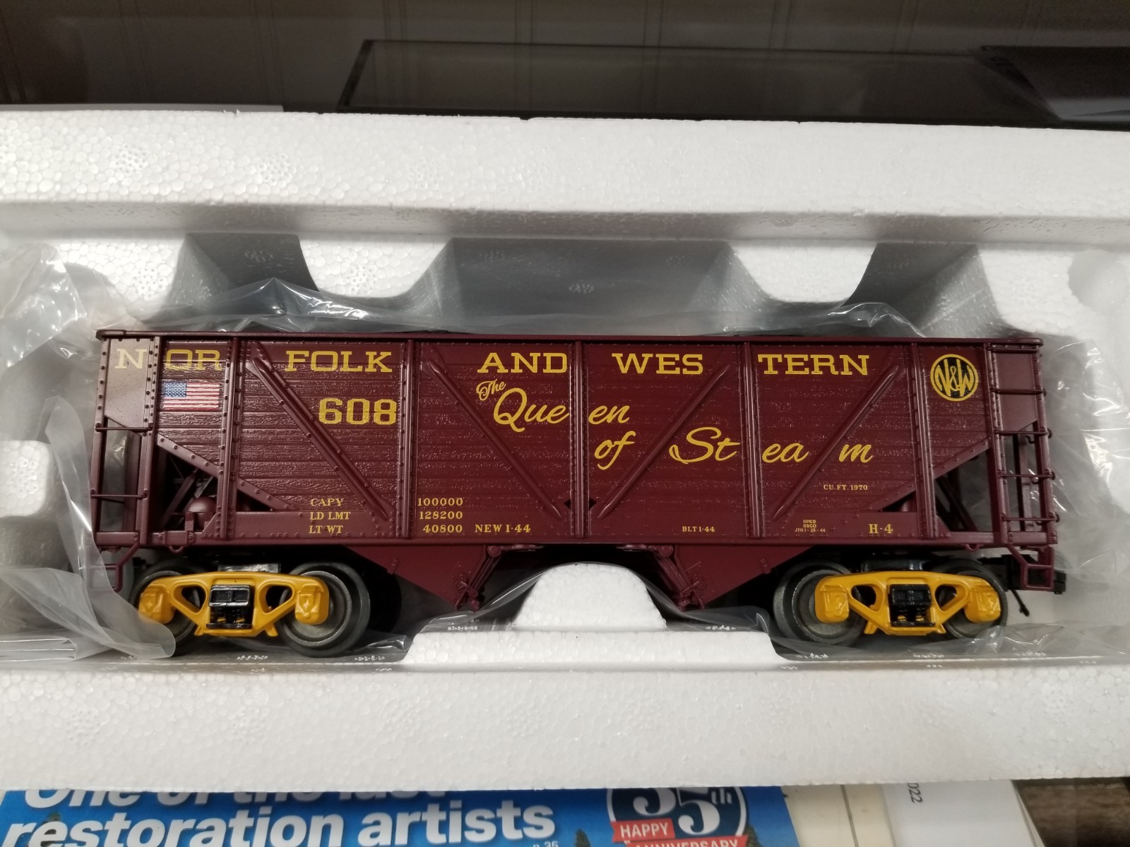 MTH #20-95674 N&W #608 34′ COMPOSITE HOPPER WITH COAL LOAD MINT