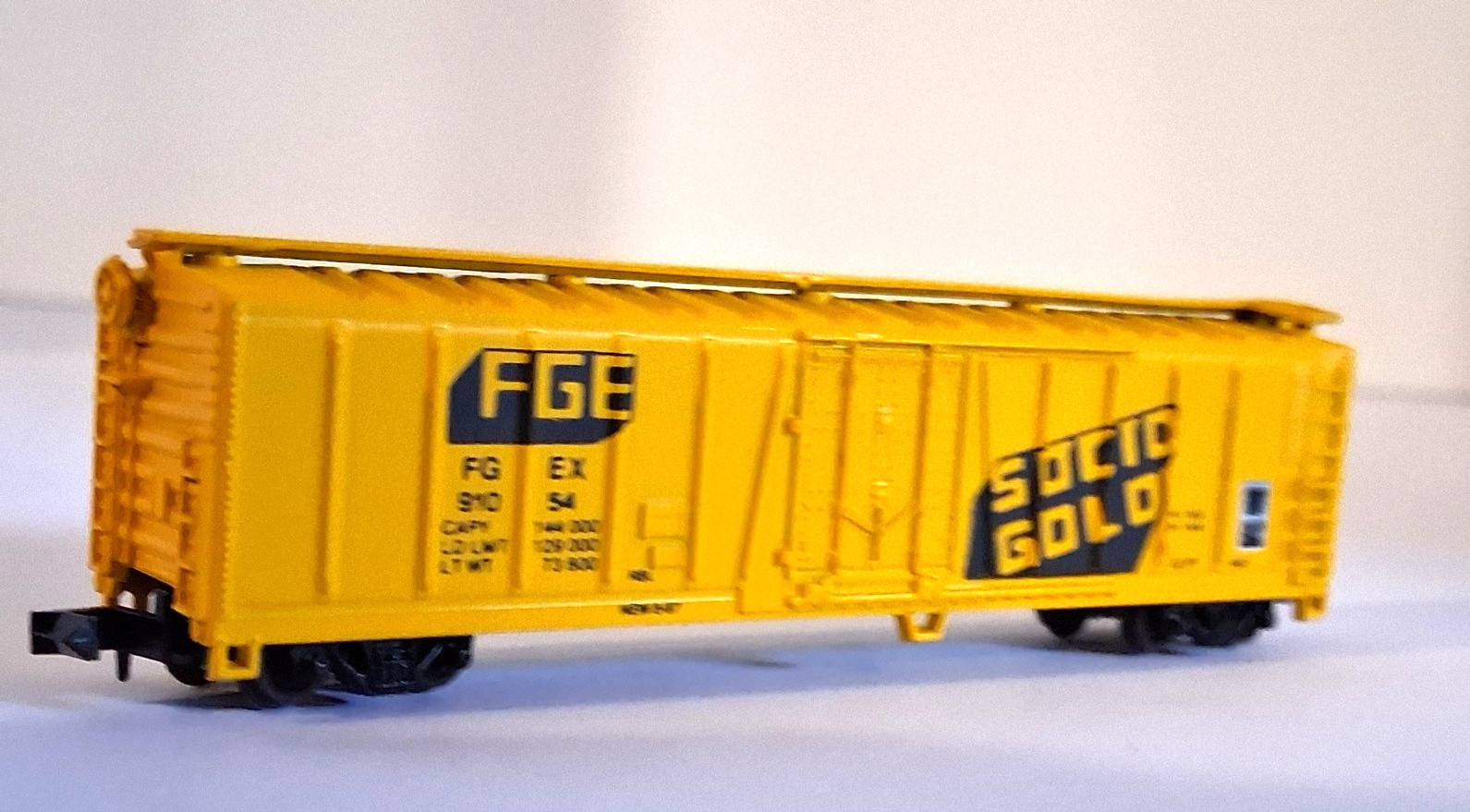 N Scale Concor 50′ Fruit Growers Express Reefer 91054 w / Plastic Case