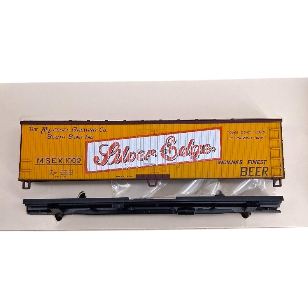 Train Miniature HO Scale Silver Edge Beer 40’ Reefer with Kadee Couplers