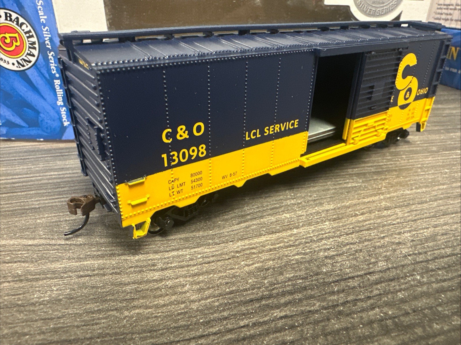Bachmann HO Scale #16002 40’ Box Car Chesapeake & Ohio RTR