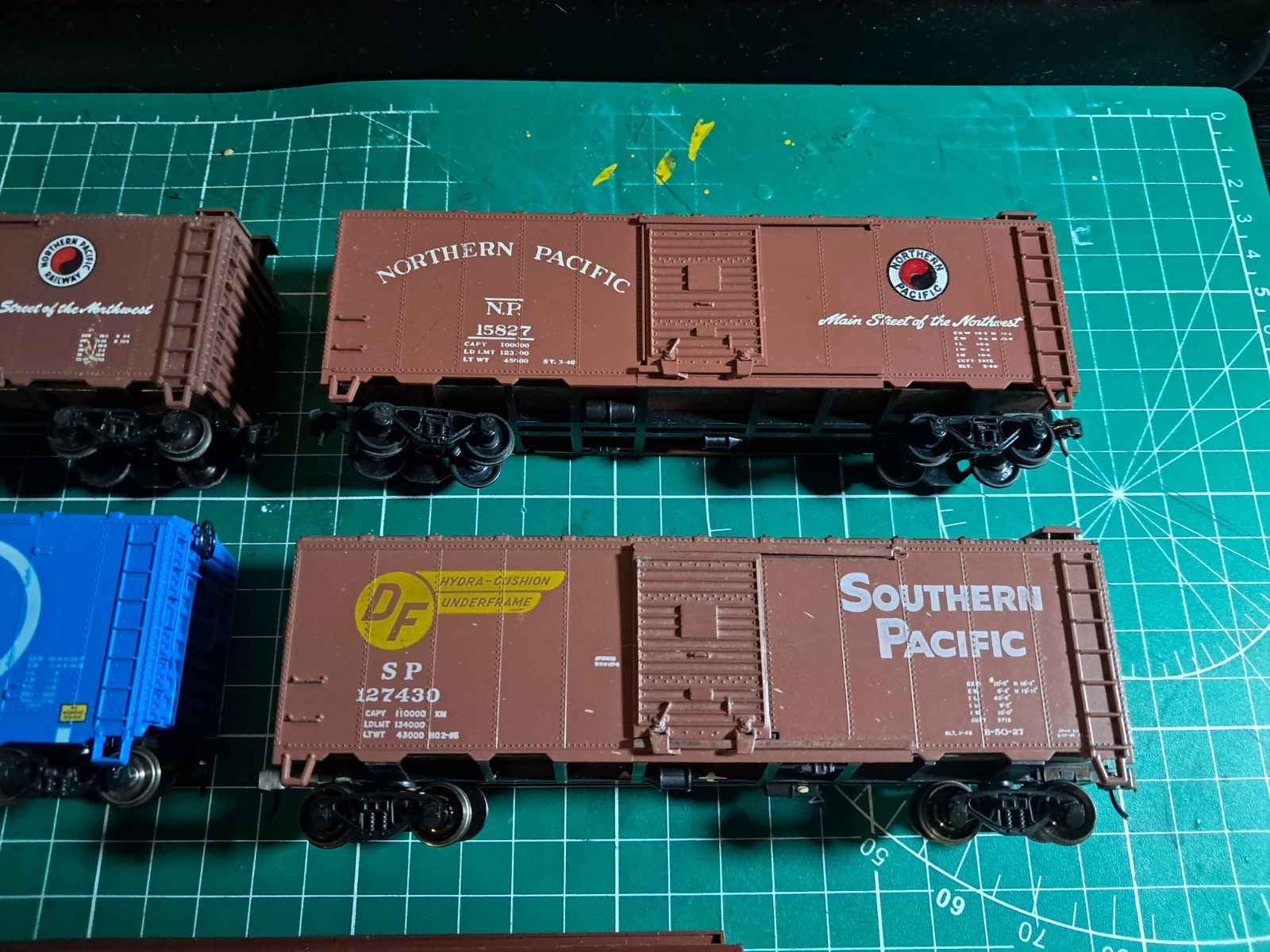 LOT of 5 Athearn Blue Box BB Freight, Box Cars MIX Horn Hook/Knuckle HO Scale