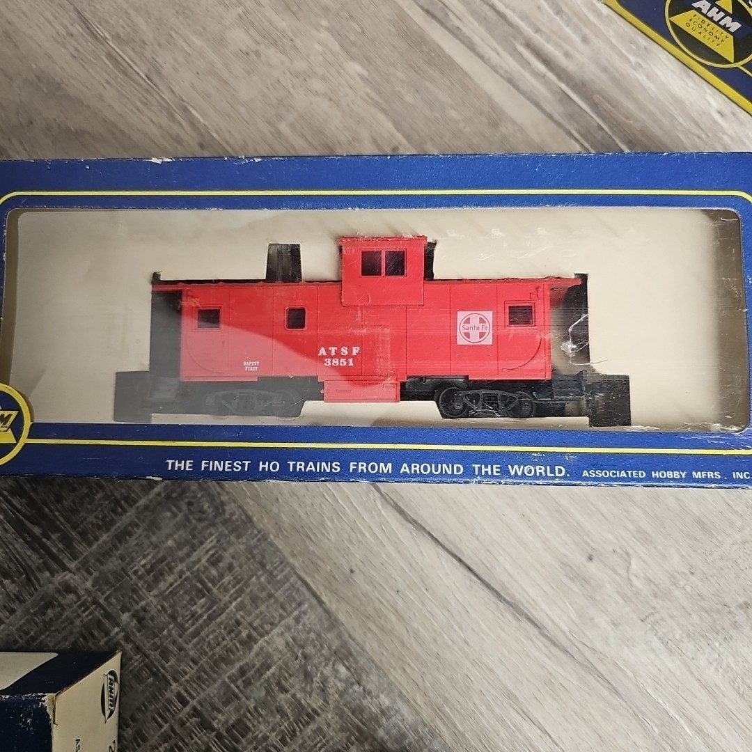 Mixed Lot of Six Vintage HO Scale Train Cars, Locamotive Track And Transformer
