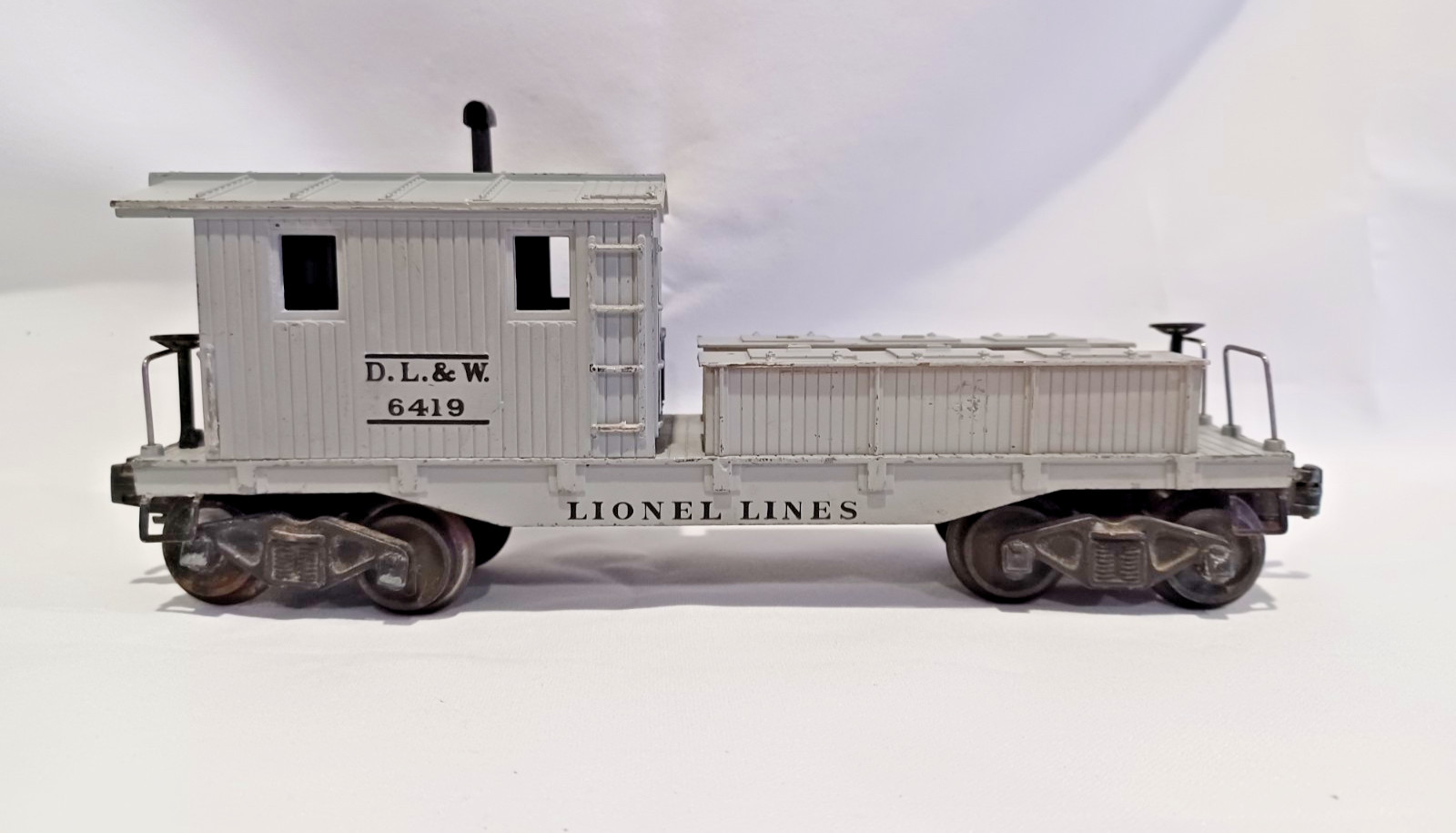 Vintage Lionel Lines D.L.&W. 6419 work caboose / maintenance car in gray.