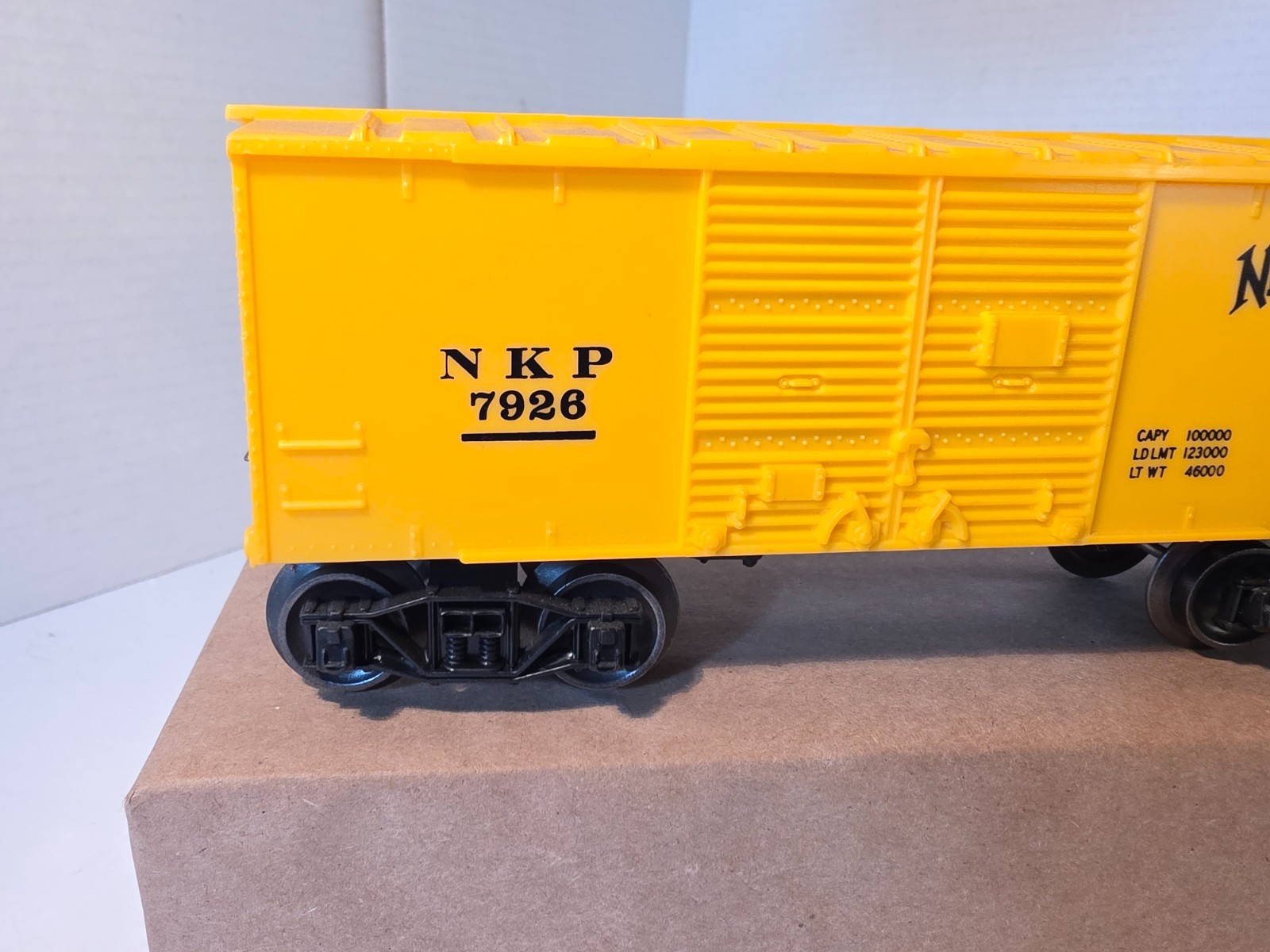 MPC ERA 1986 Lionel 6-7926 Yellow Nickel Plate Road Double Door Boxcar NKP 7926