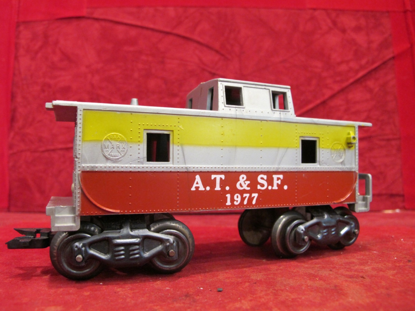 Vintage Marx O-Gauge AT&SF 1977 Caboose Santa Fe Silver Red Yellow