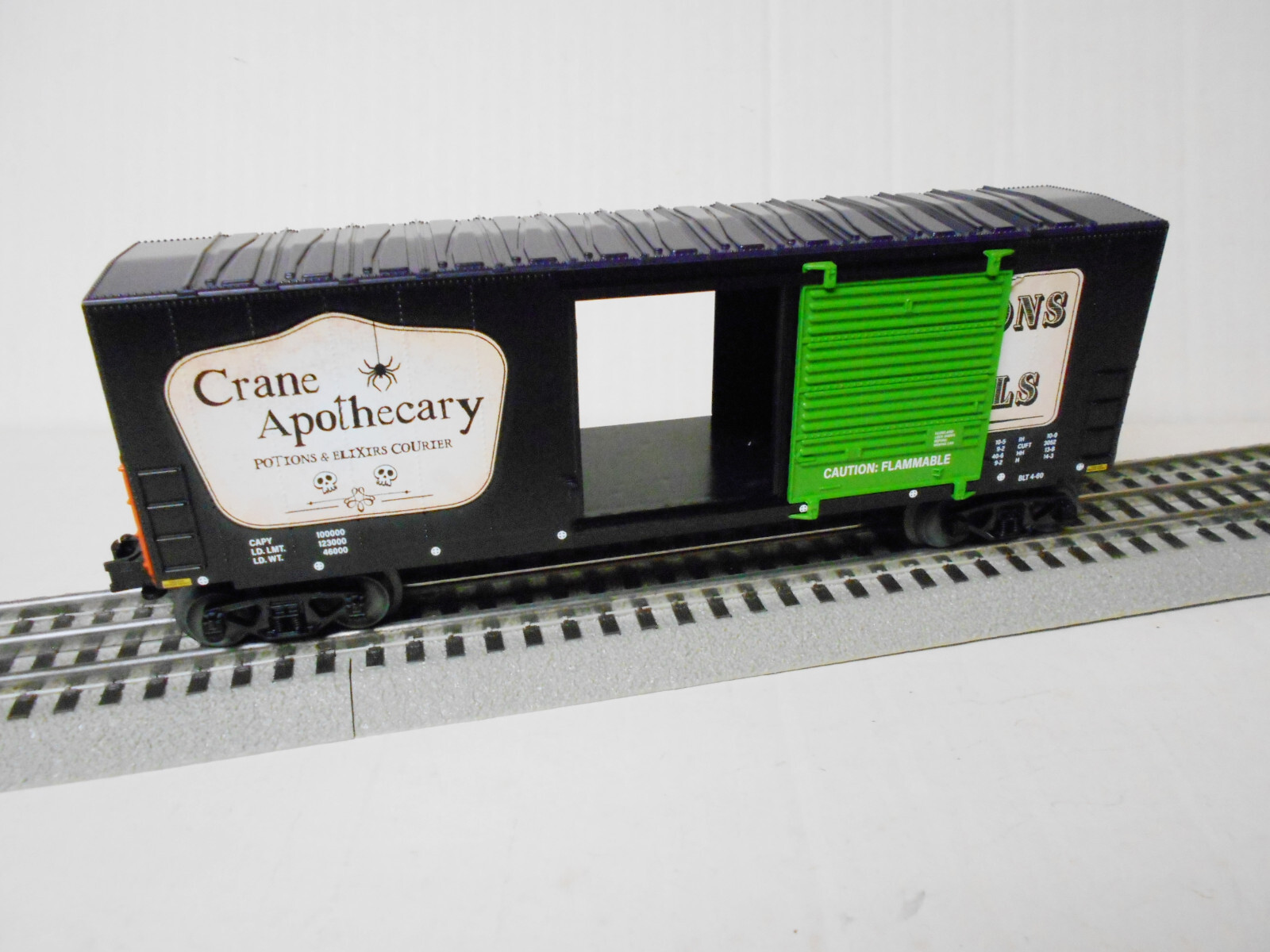 LIONEL 2323050-B FAST FRIGHT HALLOWEEN CRANE POTIONS & SPELLS HI-CUBE BOXCAR NEW