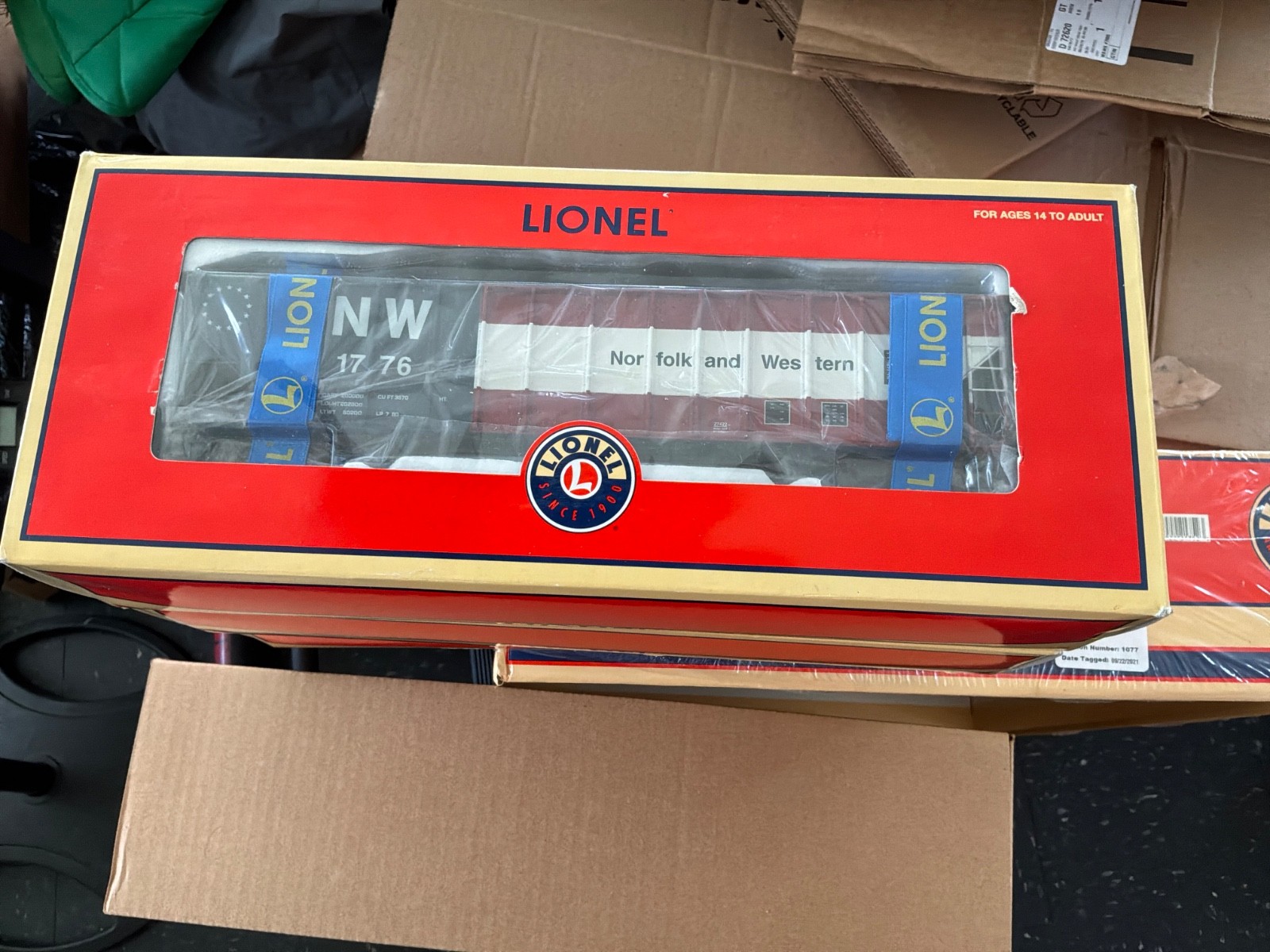 Lionel Northfolk and western bicentennial three Bay hopper 6–27422