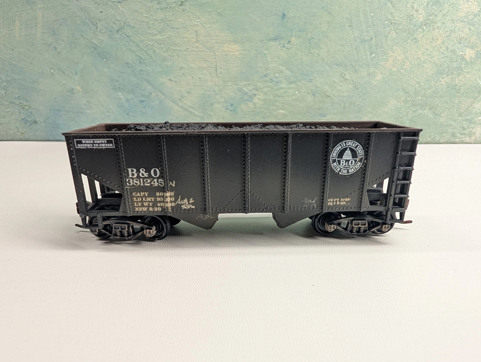 HO Scale 2 Bay Hopper Baltimore and Ohio B&O #381245 Weathered & Decal w/ Coal