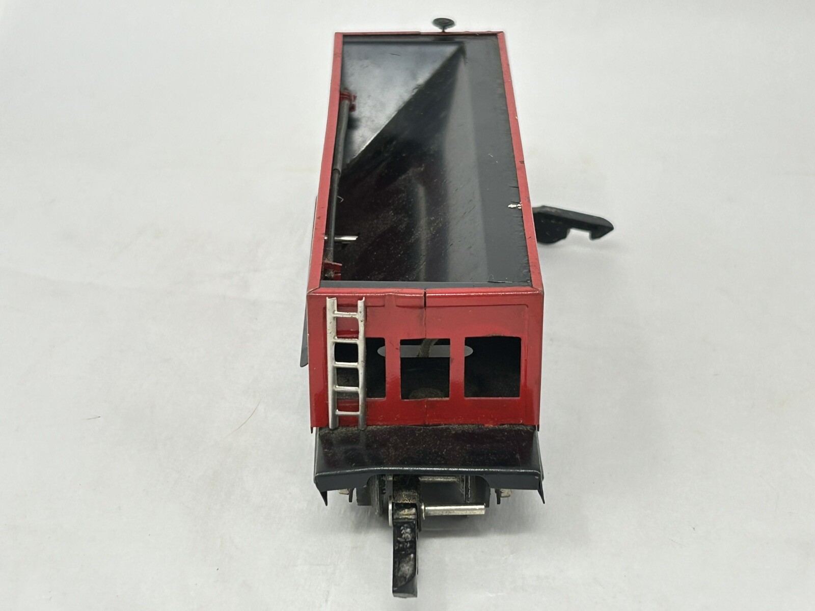 American Flyer S Gauge #716 side dump car from 1946(?) with center pickup. WORKS