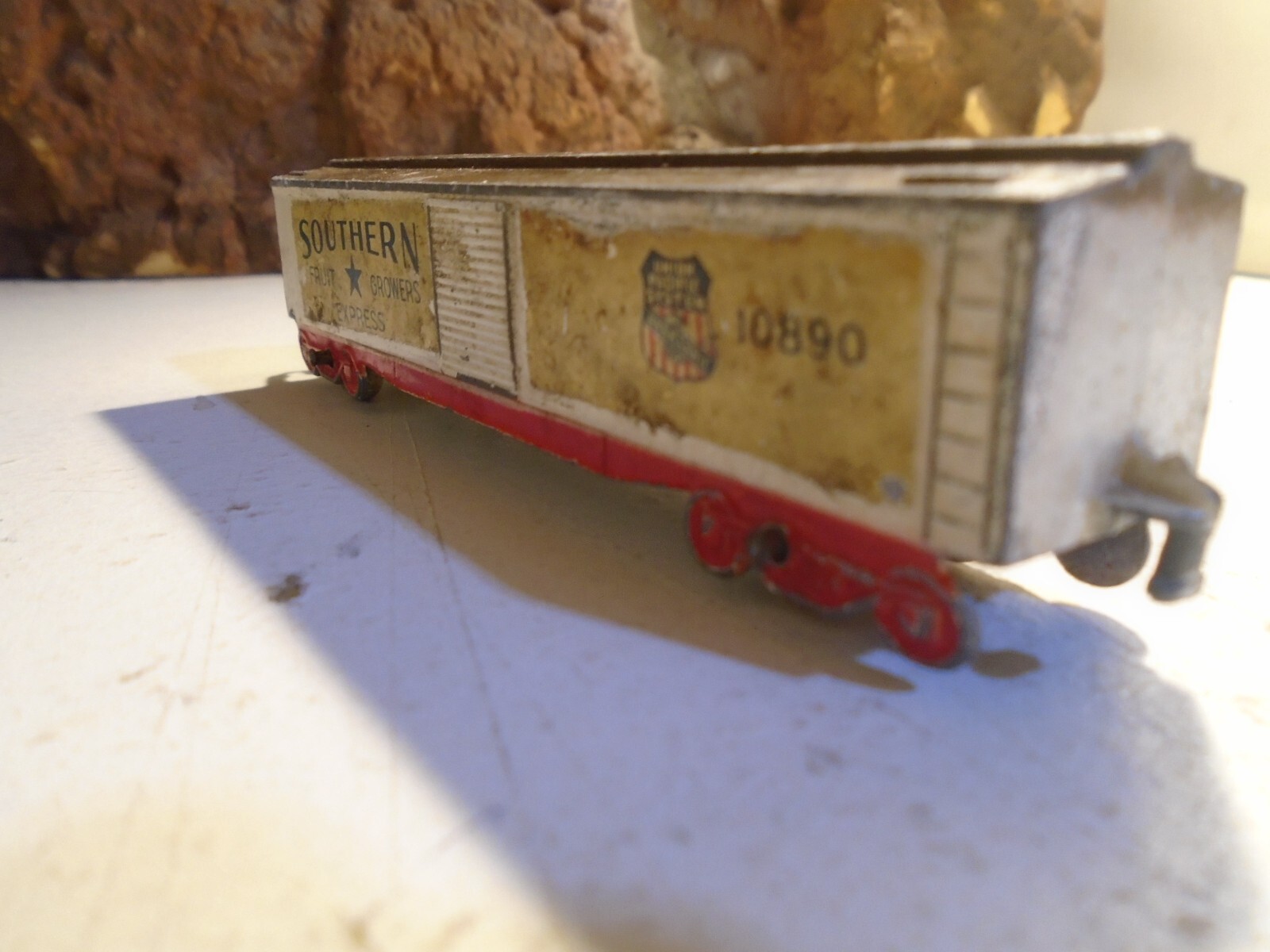 TOOTSIETOY VINTAGE DIECAST SOUTHERN FRUIT GROWERS EXPRESS CAR 10890 1-202-1