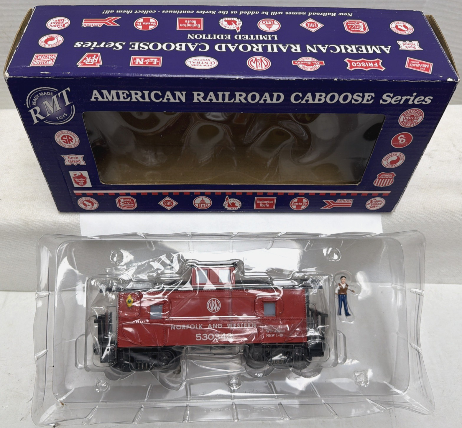 RMT-CAB241 WESTERN MARYLAND #530343 CABOOSE W/OP. MARKER LIGHTS&CONDUCTOR FIGURE