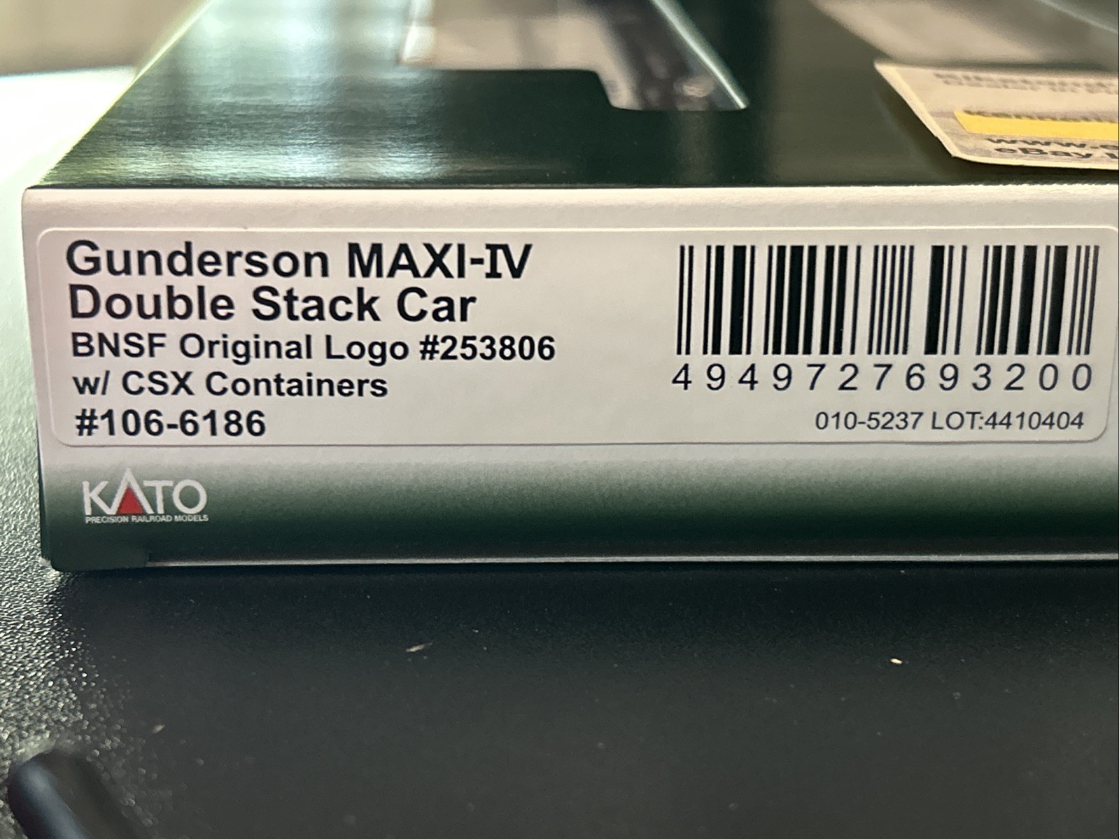Kato 106-6186 N Scale BNSF Gunderson MAXI-IV Well Car Set – CSX Trailers – New!