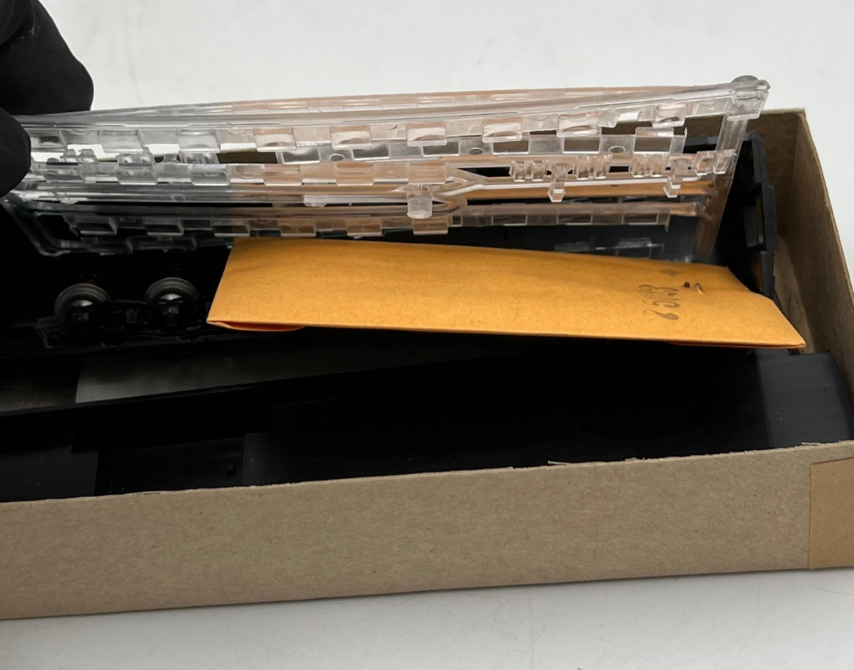 Athearn HO Scale Great Northern Standard Coach Empire Builder Blue Box Kit 1083