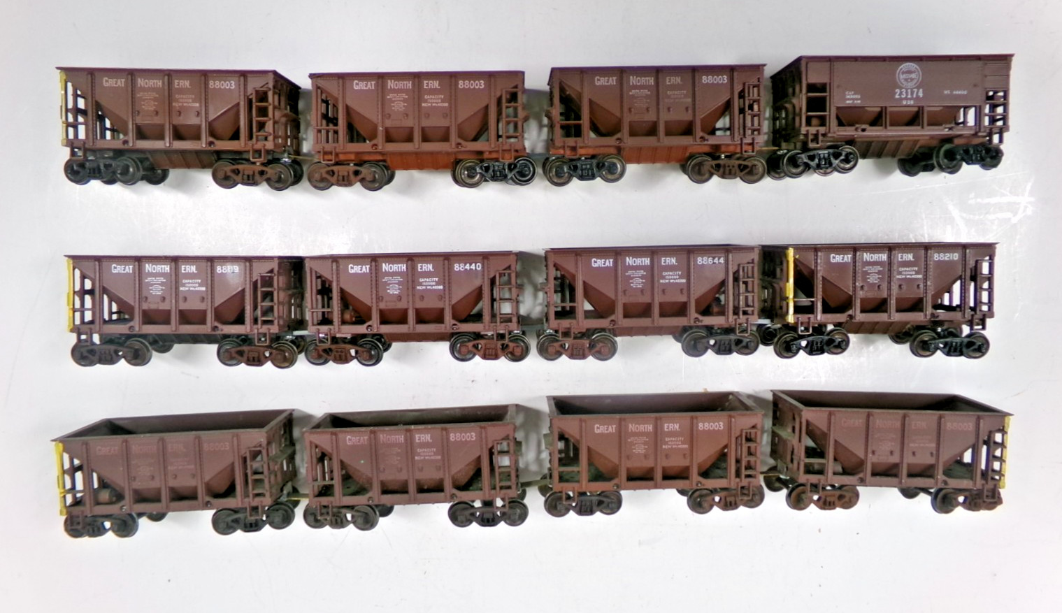 (12) HO gauge ore cars (lot 6256)