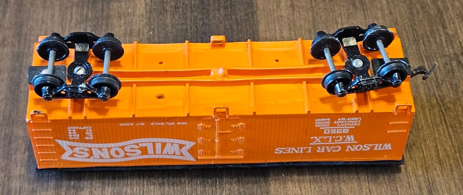 HO Scale Wilson’s Car Lines W.C.L.X. 8360 Reefer Freight Box Car Train ~ T7467