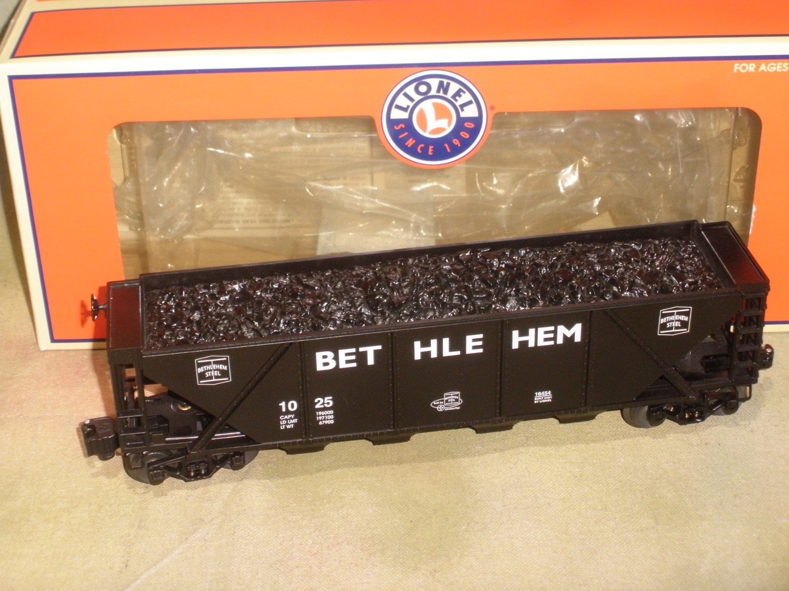 Lionel Bethlehem Steel Hopper w. Coal Load #1025 Item# 16454