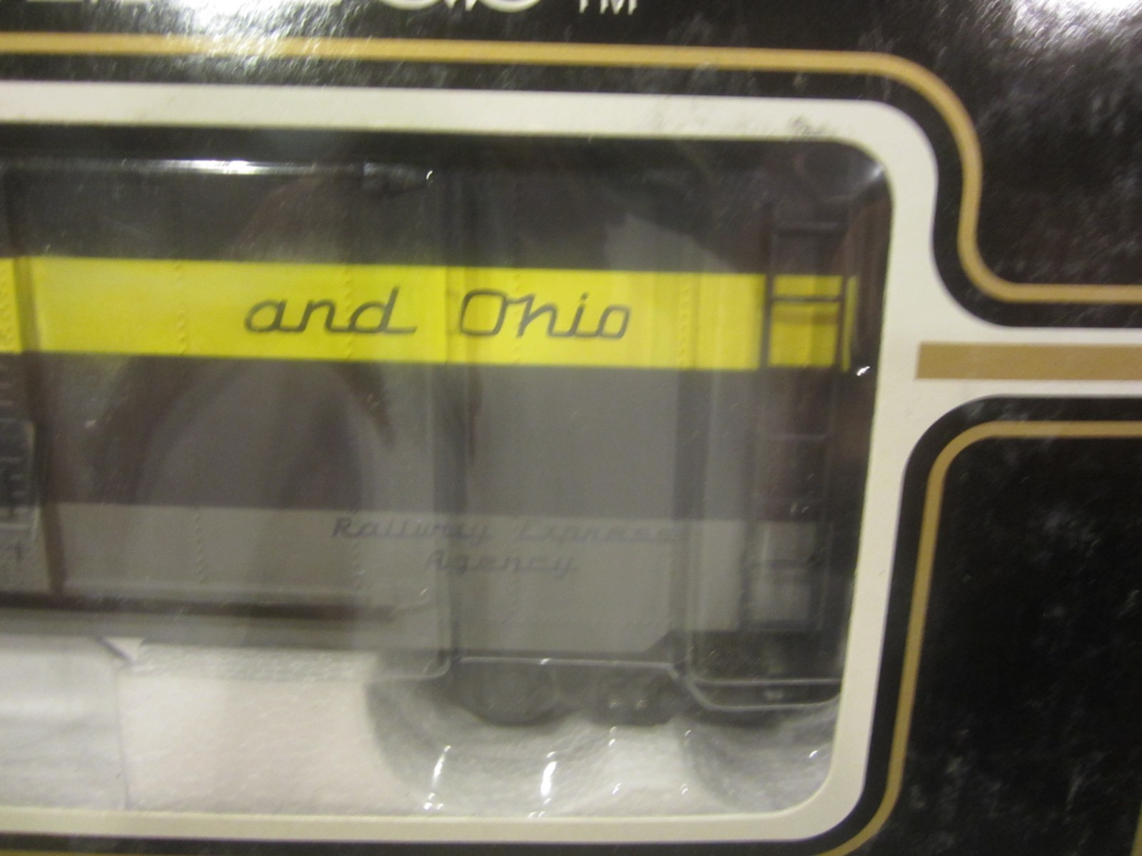 K-Line 761-1251 C&O (Chesapeake & Ohio) O Scale REA Boxcar 223 Multi-Striped