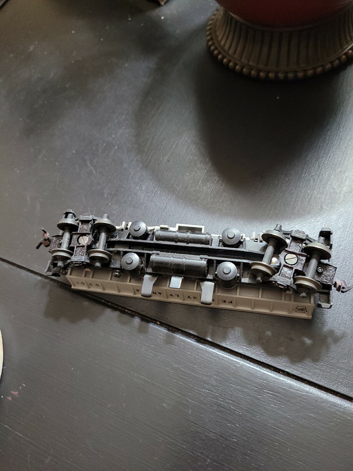 VINTAGE LIONEL TRAIN CAR…PENNSYLVANIA SIDE DUMPER 0301…LOOK!!!