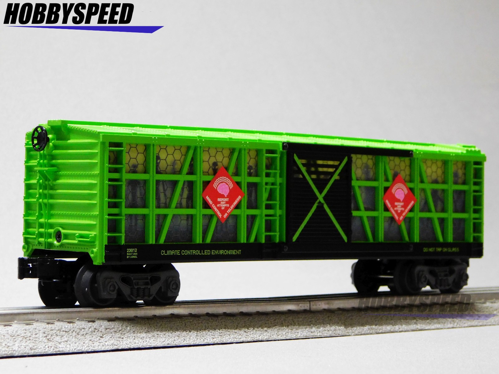 LIONEL AREA 51 DAMAGE CONTROL LIGHTED BOXCAR O GAUGE alien train 2523010-B NEW