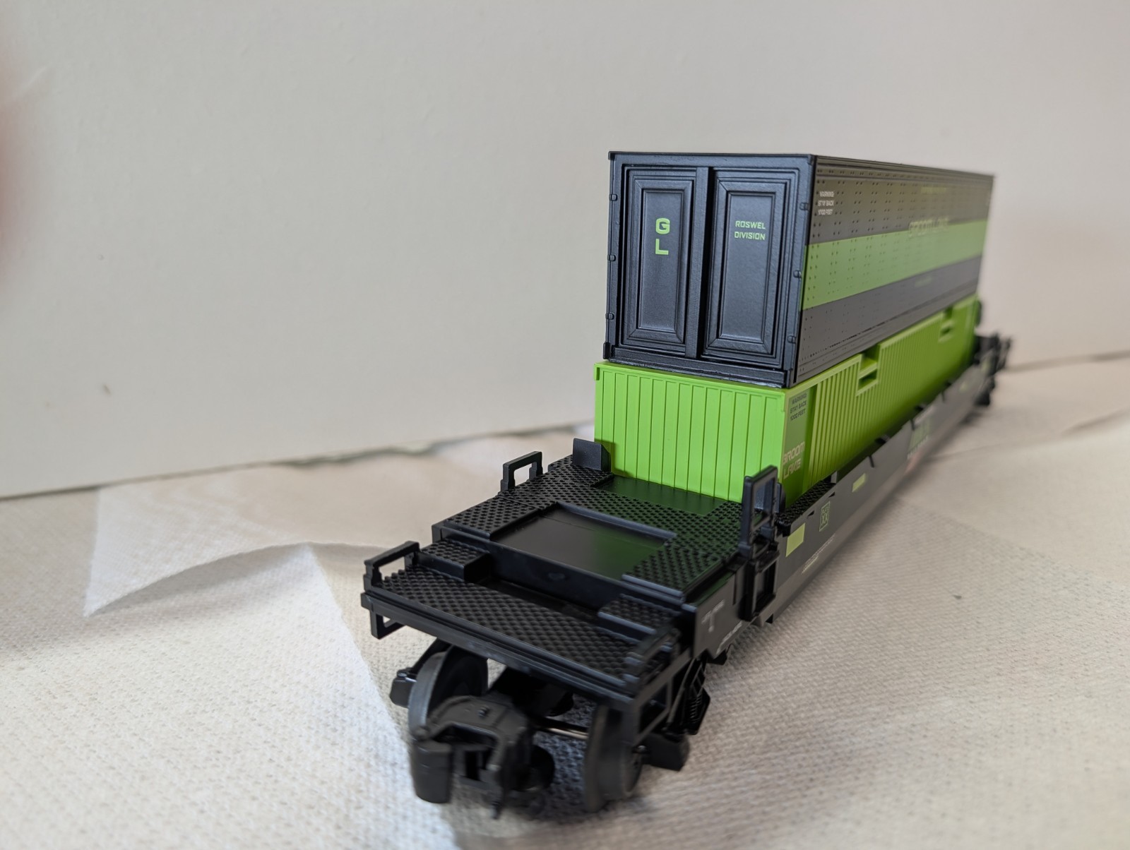 LIONEL AREA 51 ALIEN MAXI-STACK O GAUGE TRAIN CAR 2 CONTAINER USED NO BOX