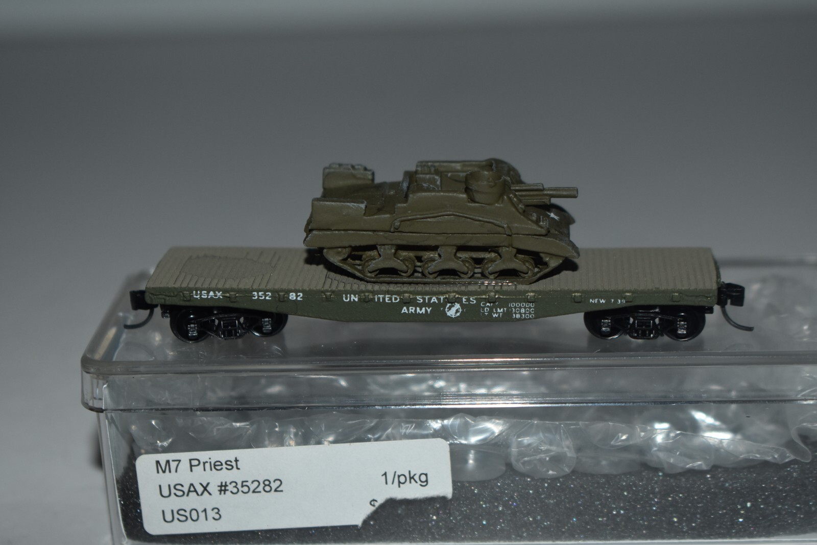 N Scale Ken Ray Models United States Army 40′ Flat Car with M7 Priest C37588