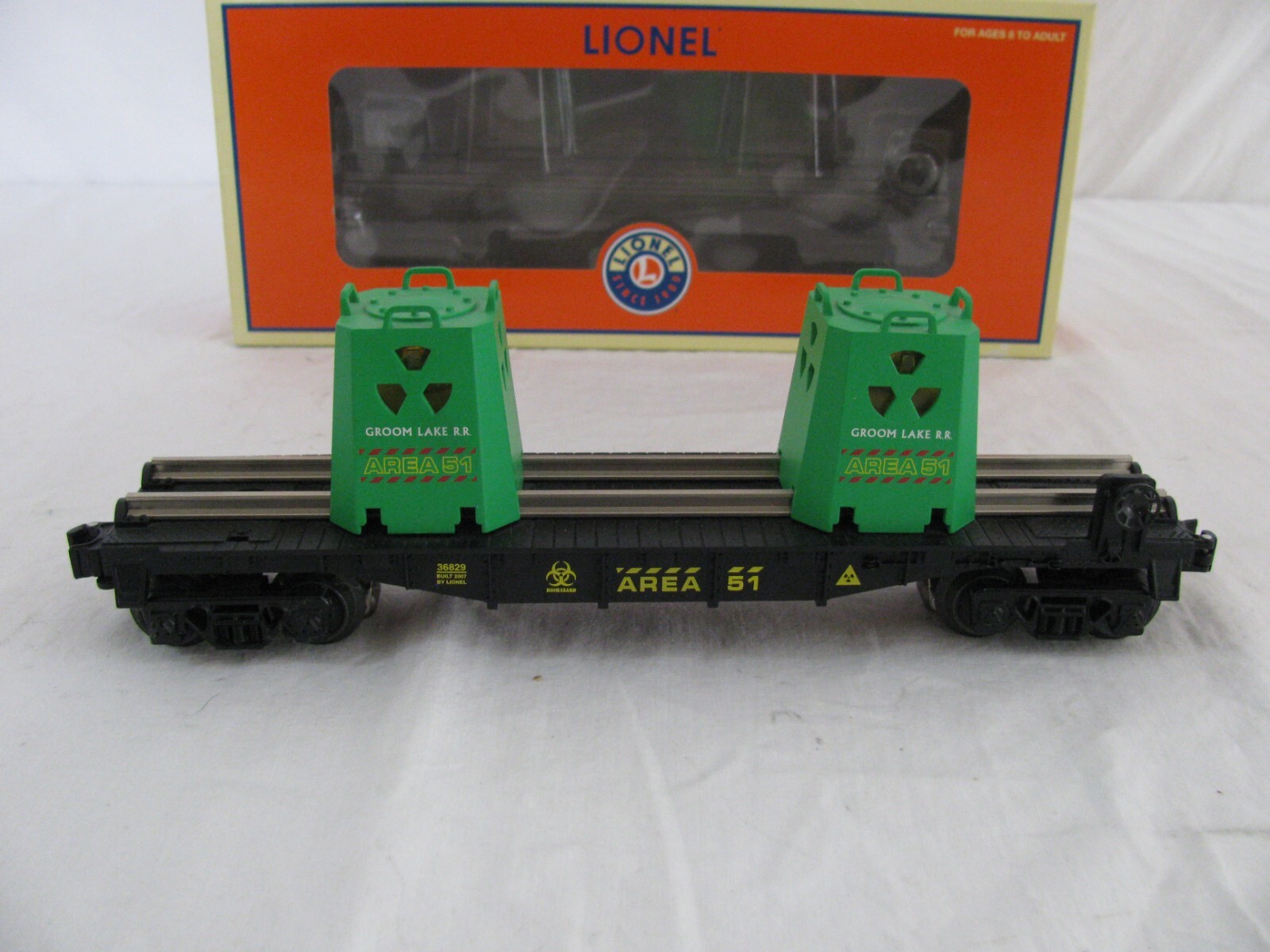 Lionel Trains Area 51 Groom Lake Alien Radioactive Waste Flat Car #6-36829 EX
