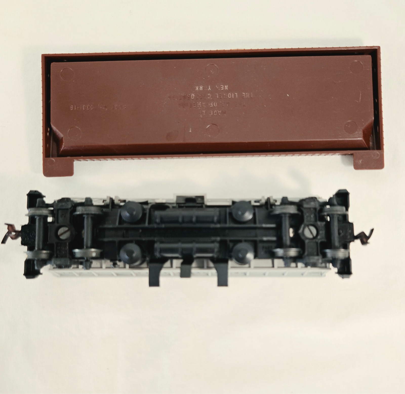 HO by Lionel 0301 Pennsylvania Operating Coal Dump Car w/Coal in Original Box