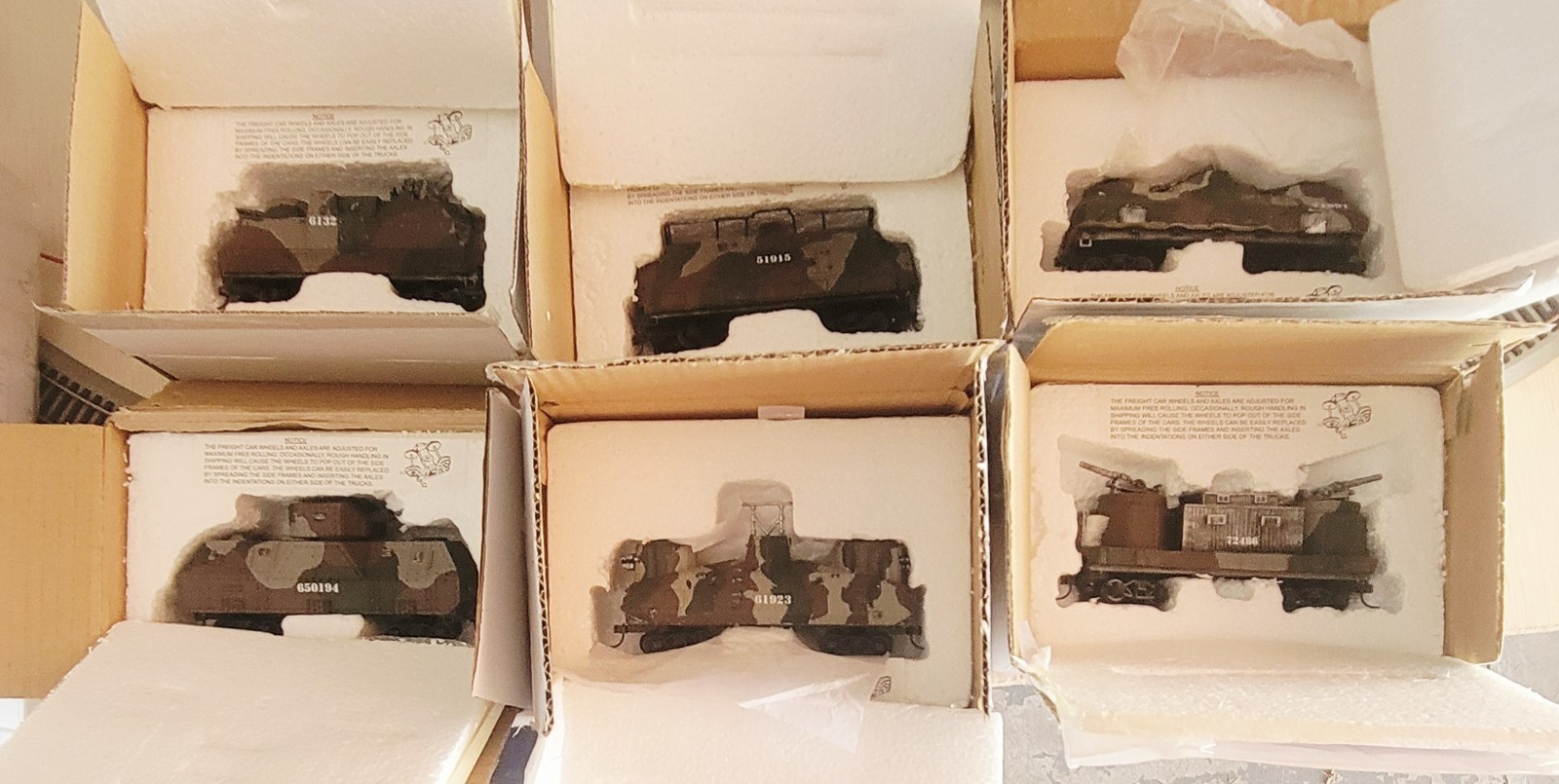 HAWTHORNE VILLAGE WWII ARMORED HO SCALE ELECTRIC TRAIN CARS 6 TOTAL
