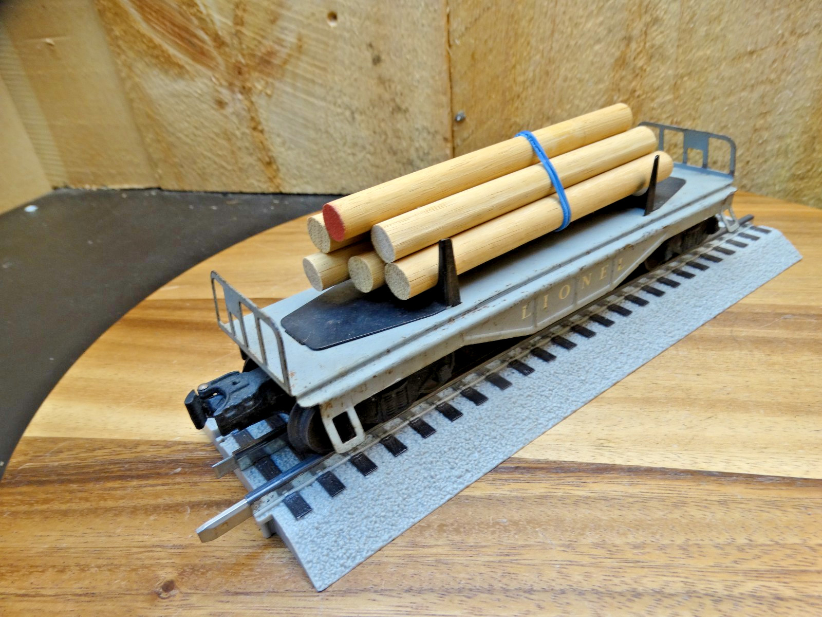 Lionel 027 Gauge All Metal Lionel Bulkhead Flat Car with Cargo