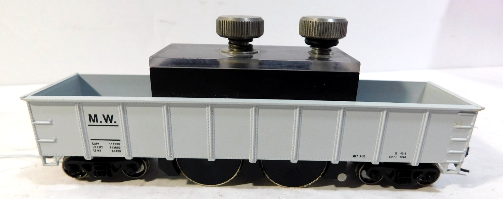 Aztec Rollers and Magnet Track Cleaning Car w/ Roundhouse 40′ Gondola M.W. (NB)