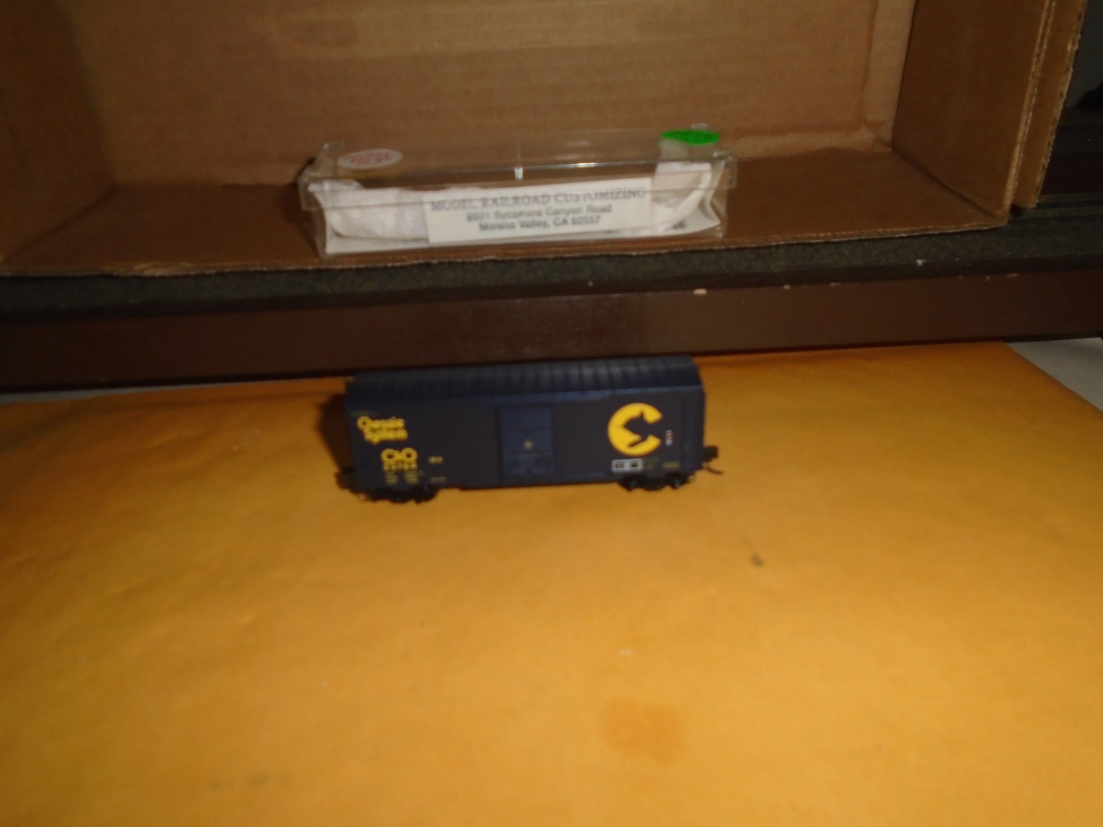 MAKE UNKNOWN CUSTOM 40′ SINGLE DOOR BOXCAR – CHESSIE SYSTEM #C&O 23764 N