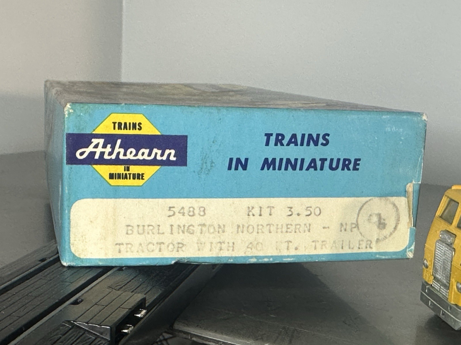 Athearn HO BNT Transport Tractor & Vermont Railway 40’ Trailer. Includes a box