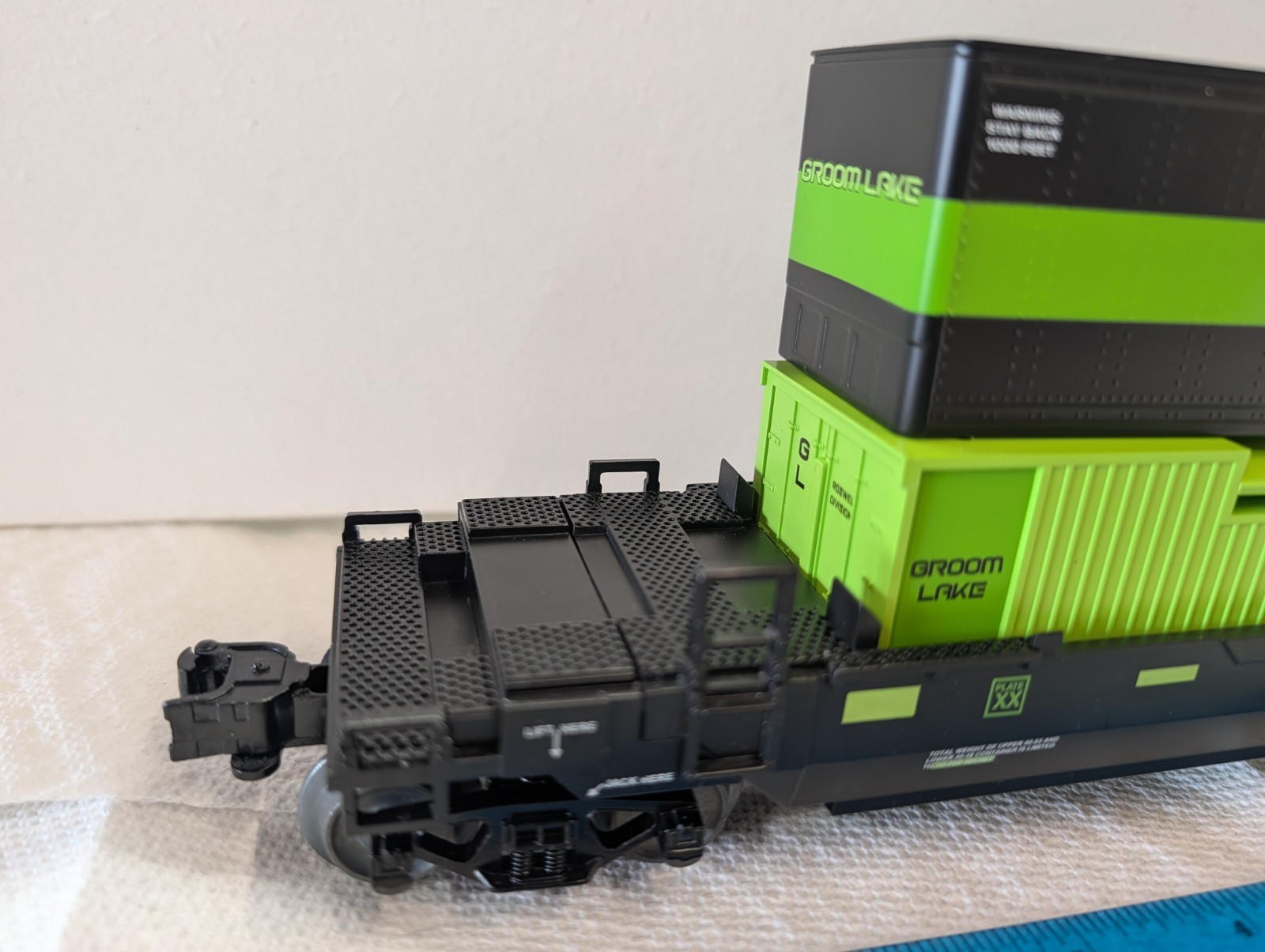 LIONEL AREA 51 ALIEN MAXI-STACK O GAUGE TRAIN CAR 2 CONTAINER USED NO BOX