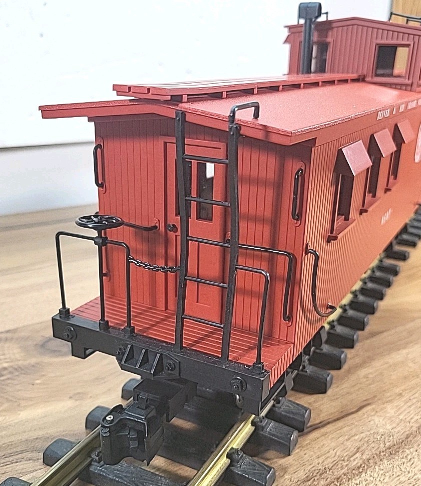 DELTON 4275 #0587 DENVER & RIO GRANDE CABOOSE W/LIGHTED MARKERS & LIGHTING