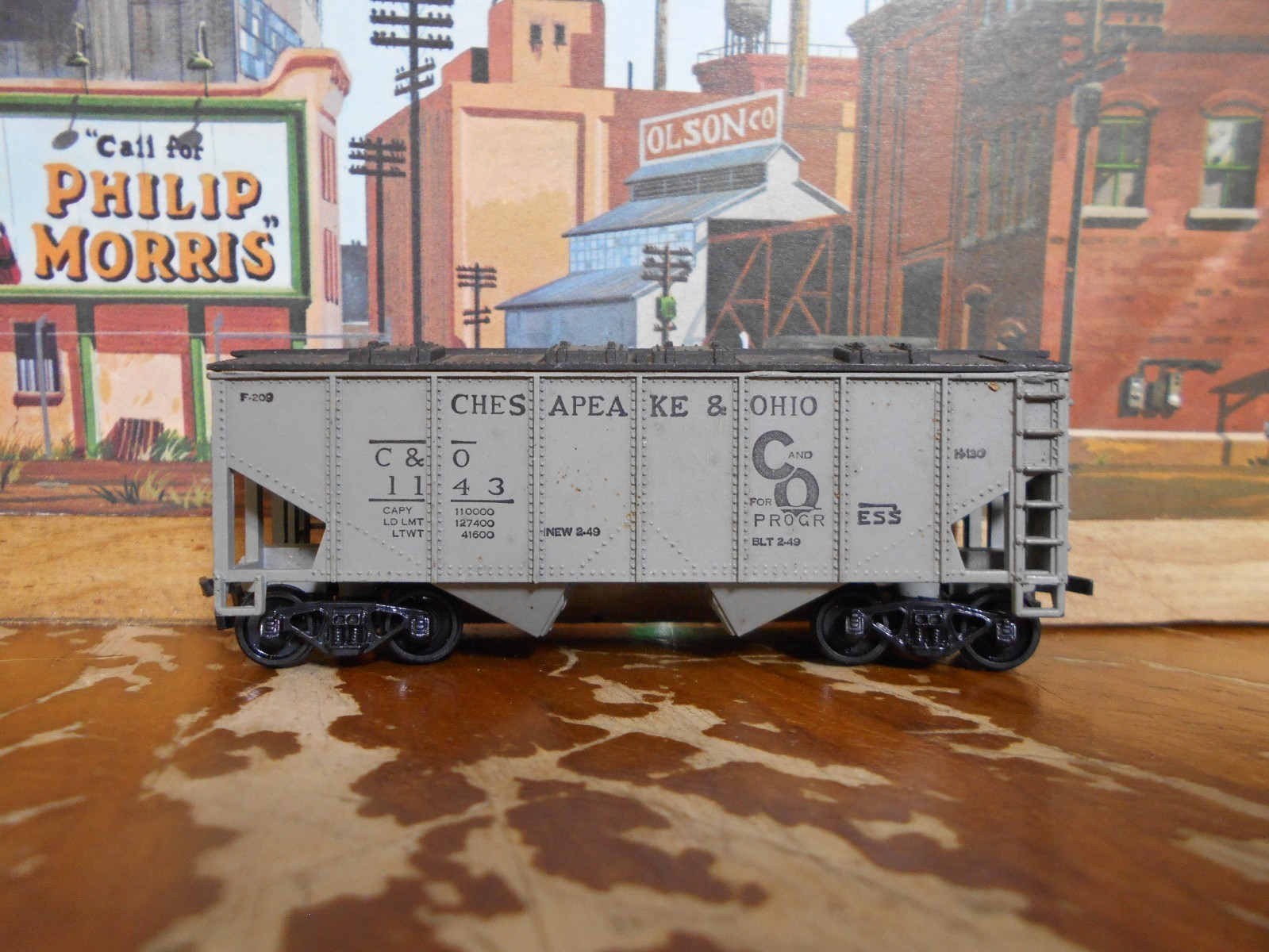 HO Scale Train Life- Like C&O Covered Hopper #C&O1143